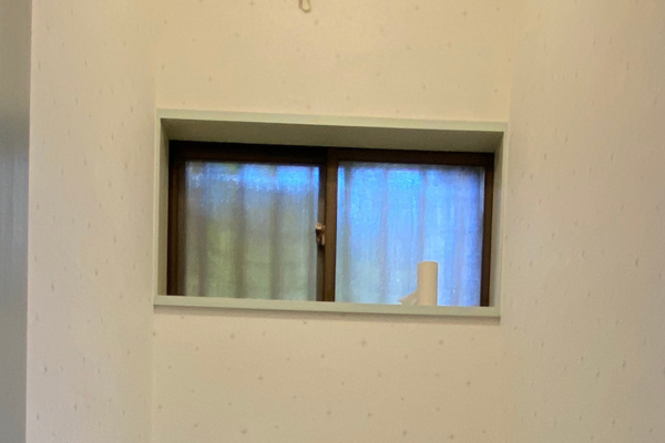 既存のトイレの窓